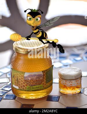 Pots of honey and bee | Pots de miel et abeilles 14/10/2017 Stock Photo