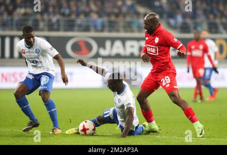 Gent's Deiver Machado and Standard's Luis Pedro Cavanda fight for the ball during the Jupiler Pro League match between KAA Gent and Standard de Liege and, in Gent, Friday 03 November 2017, on the day fourteen of the Jupiler Pro League, the Belgian soccer championship season 2017-2018. BELGA PHOTO VIRGINIE LEFOUR Stock Photo