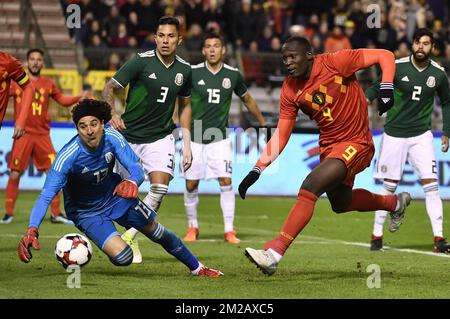 Mexico's goalkeeper Guillermo Ochoa (L) pictured as Belgium's Romelu Lukaku (R) scores the 2-1 goal during a friendly soccer game between Belgian national team Red Devils and Mexico, Friday 10 November 2017, in Brugge. BELGA PHOTO BRUNO FAHY Stock Photo