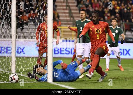 Mexico's goalkeeper Guillermo Ochoa (C) pictured as Belgium's Romelu Lukaku (R) scores the 2-1 goal during a friendly soccer game between Belgian national team Red Devils and Mexico, Friday 10 November 2017, in Brugge. BELGA PHOTO BRUNO FAHY Stock Photo