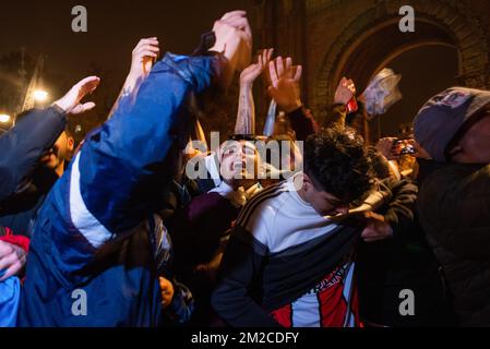 Barcelona, Spain. 13th Dec, 2022. The crowd is seen jumping and chanting during the celebrations for the victory of the Argentina football team over Croatia at the city center after the football match. The Argentinian team, led by Messi, beat Croatia 3-0, qualifying for the finals, for the first time since 2014. (Photo by Davide Bonaldo/SOPA Images/Sipa USA) Credit: Sipa USA/Alamy Live News Stock Photo
