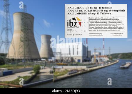 Tihange nuclear power plant and iodide tablets to protect Belgian residents from radioactive fall-out in the event of an accident or leak in Belgium | Centrale nucléaire de Tihange et boîte de comprimés d'iodure de potassium, plan d'urgence pour des risques nucléaires sur le territoire belge 23/08/2015 Stock Photo