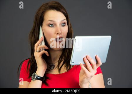 Young woman and technology. | Jeune femme et technologie. 07/03/2018 Stock Photo