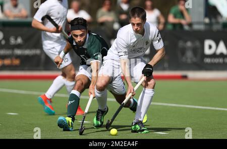 Waterloo Ducks' Luca Masso and Racing's Jerome Truyens fight for the ball during a hockey game between Waterloo Ducks and Racing, in the Audi league hockey competition, Sunday 08 April 2018, in Waterloo. BELGA PHOTO VIRGINIE LEFOUR Stock Photo