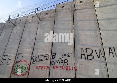 The Israeli West Bank barrier to the north of Jerusalem. Stock Photo