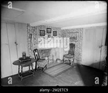 Danvers, 431 Maple Street, interior, General Israel Putnam house , Houses, Interiors, Military officers, Putnam, Israel, 1718-1790. Frank Cousins Glass Plate Negatives Collection Stock Photo