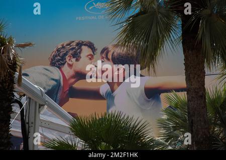 Palais des festivals, croisette and poster Cannes 2018 Festival. | Palais des festivals, croisette et affiche Festival de Cannes 2018. 07/05/2018 Stock Photo