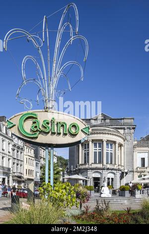 Park and sign in front of the Casino de Spa and brasserie in summer in the city Spa, Liège, Belgium | Enseigne devant le Casino de Spa et brasserie en été dans la ville de Spa, Liége, Belgique 23/08/2018 Stock Photo