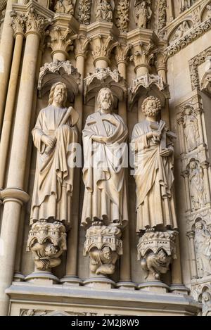 Statues in westwork portal of the Gothic Cathedral of St Stephen of Metz / Cathédrale Saint-Étienne de Metz, Moselle, Lorraine, France | Cathédrale Saint-Étienne de Metz, Moselle, Lorraine, France 30/08/2018 Stock Photo