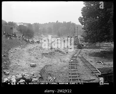 Distribution Department, Weston Aqueduct Supply Mains, Section 7, westerly end of tunnel, Newton, Mass., Jun. 15, 1910 , waterworks, pipes conduits, construction sites Stock Photo