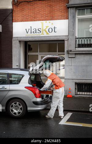 Illustration shows forensic police on the spot of the student house (around 30 rooms) called Vlaskot, in the Oude Vestingstraat street in Kortrijk, where a dead body was found in the elevator, Monday 01 October 2018. BELGA PHOTO KURT DESPLENTER Stock Photo