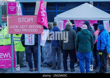 Leeds, UK. 14th December 2022. Royal Mail postal workers and postmen at picket line on strike at Leeds Mail Centre. CWU Communication Workers Union taking industrial action over pay. Credit: Bradley Taylor / Alamy Live News Stock Photo