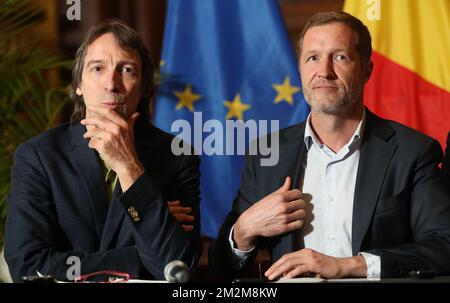 Future Charleroi Ecolo elderman Xavier Desgain and Charleroi's mayor Paul Magnette pictured during a press conference of Charleroi new majority after last month local elections, Monday 12 November 2018, in Charleroi city hall. BELGA PHOTO VIRGINIE LEFOUR Stock Photo