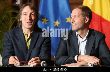 Future Charleroi Ecolo elderman Xavier Desgain and Charleroi's mayor Paul Magnette pictured during a press conference of Charleroi new majority after last month local elections, Monday 12 November 2018, in Charleroi city hall. BELGA PHOTO VIRGINIE LEFOUR Stock Photo