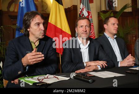 Future Charleroi Ecolo elderman Xavier Desgain, Charleroi's mayor Paul Magnette, Future Charleroi C+ elderman Eric Goffart and pictured during a press conference of Charleroi new majority after last month local elections, Monday 12 November 2018, in Charleroi city hall. BELGA PHOTO VIRGINIE LEFOUR Stock Photo