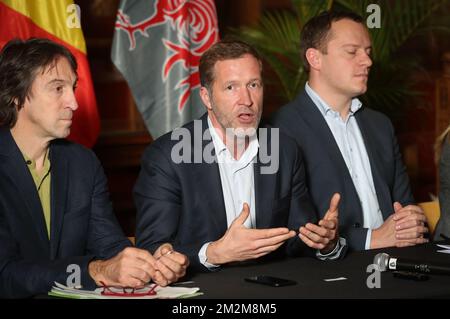 Future Charleroi Ecolo elderman Xavier Desgain, Charleroi's mayor Paul Magnette, Future Charleroi C+ elderman Eric Goffart and pictured during a press conference of Charleroi new majority after last month local elections, Monday 12 November 2018, in Charleroi city hall. BELGA PHOTO VIRGINIE LEFOUR Stock Photo