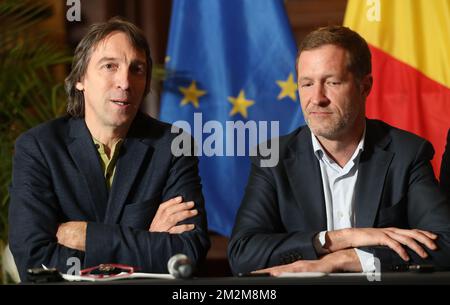 Future Charleroi Ecolo elderman Xavier Desgain and Charleroi's mayor Paul Magnette pictured during a press conference of Charleroi new majority after last month local elections, Monday 12 November 2018, in Charleroi city hall. BELGA PHOTO VIRGINIE LEFOUR Stock Photo