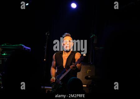 Oxford, United Kingdom. 12th, December 2022. The English post-punk band The Membranes performs a live concert at the O2 Academy Oxford in Oxford. Here singer and bass player John Robb is seen live on stage. (Photo credit: Gonzales Photo – Per-Otto Oppi). Stock Photo