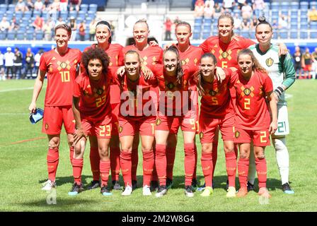 Belgian players posing for the teampicture with 10 Belgium's Aline Zeler, Belgium's Laura De Neve, Belgium's Ella Van Kerkhoven, Belgium's Julie Biesmans, Belgium's Justine Vanhaevermaet, Belgium's goalkeeper Nicky Evrard, Belgium's Kassandra Ndoutou Eboa Missipo, Belgium's Janice Cayman, Belgium's Tessa Wullaert, Belgium's Shari Van Belle and Belgium's Davina Philtjens ahead of a soccer game between Belgium's national team the Red Flames and Thailand, Saturday 01 June 2019, in Leuven, this friendly game is the last of Aline Zeler, recordwoman of selection in national team. BELGA PHOTO DAVID C Stock Photo