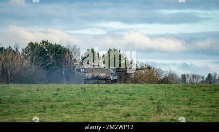 commander and gunner directing action in a British army FV4034 Challenger 2 ii main battle tank on a military combat exercise, Wiltshire UK Stock Photo