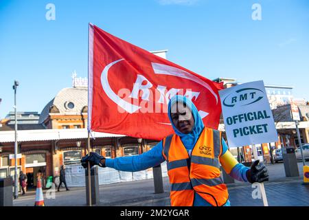 Slough, Berkshire, UK. 14th December, 2022. Rail staff from Slough Station were picketing outside Slough railway station today in the freezing cold on another day of sub zero temperatures in a dispute over pay and the planned closure of ticket offices. GWR trains and Elizabeth Line trains were running to and from London but the station was much quieter than normal as many people decided to work from home. Credit: Maureen McLean/Alamy Live News Stock Photo