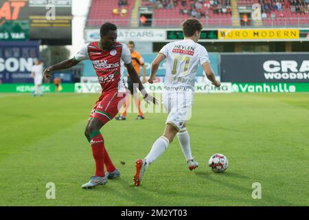 Essevee's Dimitri Oberlin and Antwerp's Robbe Quirynen pictured in action during a soccer match between SV Zulte Waregem and Royal Antwerp FC, Sunday 01 September 2019 in Waregem, on day six of the 'Jupiler Pro League' Belgian soccer championship season 2019-2020. BELGA PHOTO JAMES ARTHUR GEKIERE Stock Photo