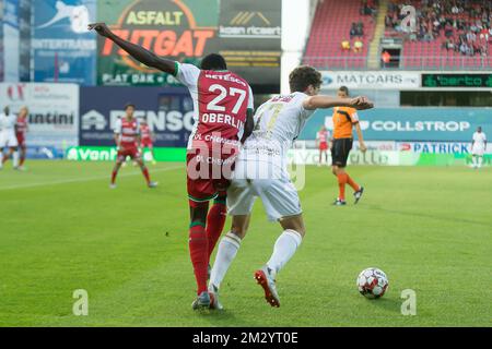 Essevee's Dimitri Oberlin and Antwerp's Robbe Quirynen pictured in action during a soccer match between SV Zulte Waregem and Royal Antwerp FC, Sunday 01 September 2019 in Waregem, on day six of the 'Jupiler Pro League' Belgian soccer championship season 2019-2020. BELGA PHOTO JAMES ARTHUR GEKIERE Stock Photo