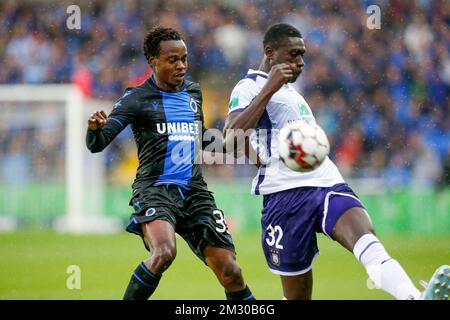 Club's Percy Tau and Anderlecht's Derrick Luckassen fight for the