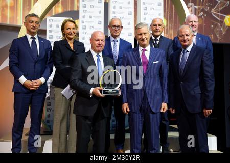 Winner Kinepolis co-CEO Eddy Duquenne (3L) and King Philippe - Filip of Belgium (C front) pose for a family potrait at the award ceremony for the 'Onderneming van het Jaar' (Dutch-speaking company of the year), Tuesday 08 October 2019, in Brussels. BELGA PHOTO NICOLAS MAETERLINCK