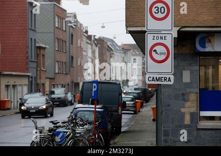 Illustration Picture Shows The Low Emission Zone In Brussels Monday   Illustration Picture Shows A Sign That Signals You Are Entering The Lez The Low Emission Zone Lez Lage Emissie Zone In The City Center Of Ghent Ghent Wants To Reduce Air Pollution By Banning Cars That Exhaust Too Much Soot Particles Belga Photo Nicolas Maeterlinck 2m3273j 