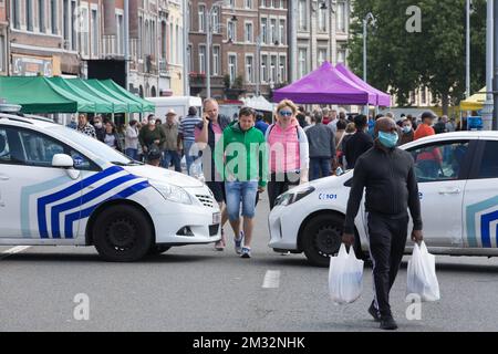 Illustration picture shows the open-air market 'Marche de la Batte', Belgium's biggest market, in Liege, Sunday 24 May 2020. Belgium is in its tenth week of confinement in the ongoing corona virus crisis, different sectors of the public life are gradually reopening. BELGA PHOTO NICOLAS MAETERLINCK Stock Photo