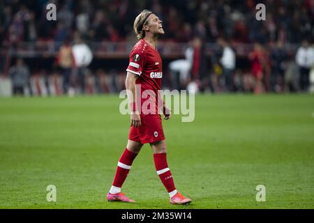 Antwerp's Viktor Fischer looks dejected after a soccer game between Belgian Royal Antwerp FC and German Eindracht Frankfurt, Thursday 30 September 2021, in Antwerp, on the second day (out of six) of the Europa League group stage, in the Group D. BELGA PHOTO KRISTOF VAN ACCOM Stock Photo