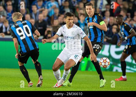 Manchester City's Rodri and Club's Hans Vanaken fight for the ball during a game between Belgian soccer team Club Brugge and English club Manchester City, Tuesday 19 October 2021, in Brugge, Belgium, the third (out of six) in the Group A of the UEFA Champions League group stage. BELGA PHOTO KURT DESPLENTER Stock Photo