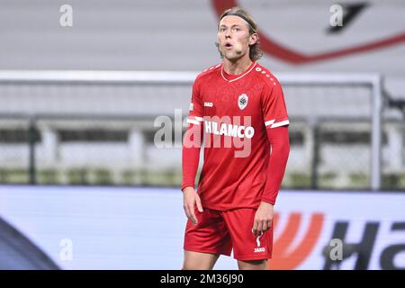 Antwerp's Viktor Fischer looks dejected during a soccer game between Belgian Royal Antwerp FC and Turkish club Fenerbahce S.K., Thursday 04 November 2021 in Antwerp, on the fourth day of the UEFA Europa League group stage, in group D. BELGA PHOTO LAURIE DIEFFEMBACQ Stock Photo