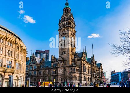 Seen from Fargate Street. Sheffield Town Hall is a municipal building on Pinstone Street in the City of Sheffield, England. The building is used by Sh Stock Photo
