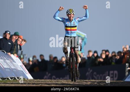 Belgian Aaron Dockx crosses the finish line to win the men U23 race of ...