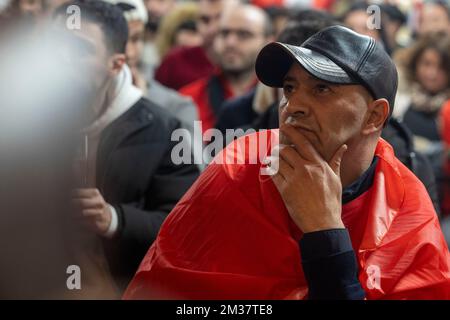Duesseldorf, Germany. 14th Dec, 2022. Soccer, World Cup, France - Morocco, final round, semifinal, Moroccan fans sadly watch the end of the semifinal match against France in a café. Credit: Christoph Reichwein/dpa/Alamy Live News Stock Photo