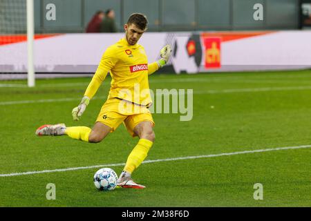 Lommel's goalkeeper Jari De Busser pictured in action during a soccer match between KMSK Deinze and Lommel SK, Sunday 20 February 2022 in Deinze, on day 21 of the '1B Pro League' second division of the Belgian championship. BELGA PHOTO KURT DESPLENTER Stock Photo