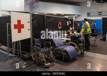 Illustration picture shows the medical checkpoint at a center for the registration of Ukrainian refugees, at the Palace 8 hall of Brussels expo, Monday 14 March 2022. The center is opened to welcome Ukrainians fleeing their country after the Russian invasion. BELGA PHOTO JAMES ARTHUR GEKIERE Stock Photo