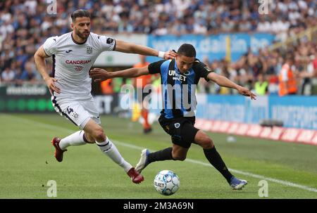 Anderlecht's Kristoffer Olsson and Club's Noa Lang fight for the ball  during a soccer match between RSC Anderlecht and Club Brugge KV, Sunday 03  Octob Stock Photo - Alamy