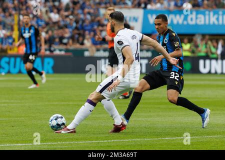 Anderlecht's Kristoffer Olsson and Club's Noa Lang fight for the ball  during a soccer match between RSC Anderlecht and Club Brugge KV, Sunday 03  Octob Stock Photo - Alamy