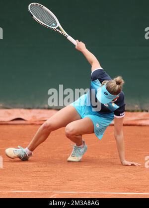 Belgian Elise Mertens pictured during a tennis match against Russian Gracheva, in the third round of the women's singles at the Roland Garros French Open tennis tournament, in Paris, France, Friday 27 May 2022. This year's tournament takes place from 22 May to 5 June. BELGA PHOTO BENOIT DOPPAGNE  Stock Photo