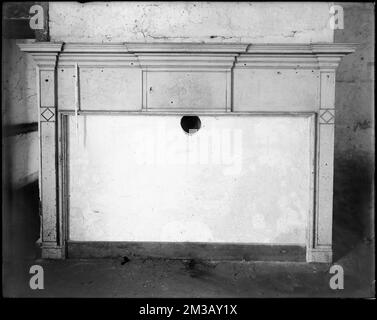 Horsham, Pennsylvania, 859 County Line Road, interior detail, mantel, first floor, Keith House , Houses, Interiors, Mantels. Frank Cousins Glass Plate Negatives Collection Stock Photo