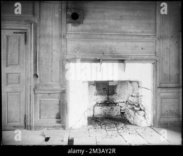 Horsham, Pennsylvania, 859 County Line Road, interior detail, kitchen fireplace, Keith House , Houses, Kitchens, Fireplaces, Mantels. Frank Cousins Glass Plate Negatives Collection Stock Photo