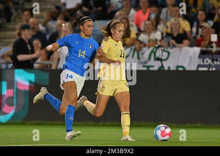 Italy's Agnese Bonfantini and Belgium's Janice Cayman fight for the ball during a game between Belgium's national women's soccer team the Red Flames and Italy, in Manchester, England on Monday 18 July 2022, third and final game in the group D at the Women's Euro 2022 tournament. The 2022 UEFA European Women's Football Championship is taking place from 6 to 31 July. BELGA PHOTO DAVID CATRY Stock Photo