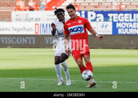 OHL's Nachon Nsingi and Kortrijk's Aleksandar Radovanovic fight for the ball during a soccer match between KV Kortrijk and Oud-Heverlee Leuven, Saturday 23 July 2022 in Kortrijk, on day 1 of the 2022-2023 'Jupiler Pro League' first division of the Belgian championship. BELGA PHOTO KURT DESPLENTER Stock Photo