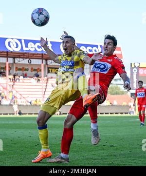 STVV's Gianni Bruno and Kortrijk's Aleksandar Radovanovic fight for the ball during a soccer match between KV Kortrijk and Sint-Truiden VV, Saturday 06 August 2022 in Kortrijk, on day 3 of the 2022-2023 'Jupiler Pro League' first division of the Belgian championship. BELGA PHOTO DAVID CATRY Stock Photo