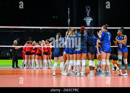 Italian team celebrates after winning a volleyball game between Belgian national women's team the Yellow Tigers and Italy, Tuesday 27 September 2022 in Arnhem during the pool stage (game 3 of 5) of the world championships volleyball for women. The tournament takes place form September 23 until October 15, 2022. BELGA PHOTO LUC CLAESSEN Stock Photo