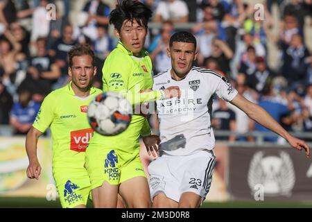 Gent's Hyunseok Hong and Eupen's Isaac Christie-Davies fight for the ball during a soccer match between KAS Eupen and KAA Gent, Sunday 09 October 2022 in Eupen, on day 11 of the 2022-2023 'Jupiler Pro League' first division of the Belgian championship. BELGA PHOTO BRUNO FAHY Stock Photo