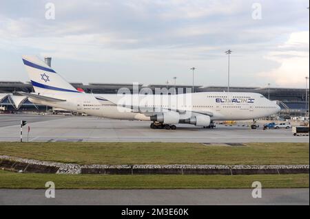 BANGKOK - OCT 27: El Al Boeing 747 on October 27, 2011 in Bangkok, Thailand. El Al Israel Airlines Ltd is the flag carrier of Israel Stock Photo